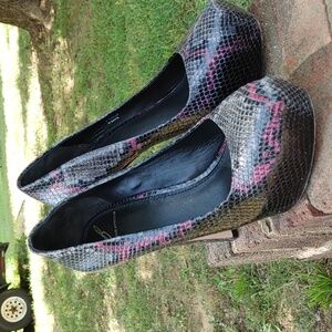 B Brian Atwood Savita Embossed Snake Stiletto Size 7.5 (2028)